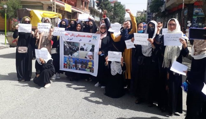 تجمع اعتراضی زنان کابل پس از تعطیلی مدارس دخترانه