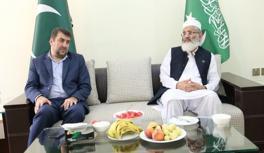 الوحدة وتعزيز العلاقات الثقافية محور لقاء زعيم الجماعة الإسلامية الباكستانية مع الوفد الإيراني