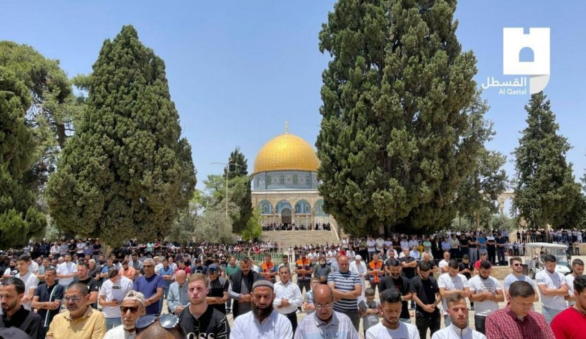 حضور ۳۰ هزار فلسطینی در نماز جمعه مسجدالاقصی