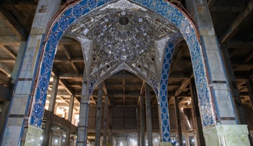 الكوادر الهندسية الايرانية تبدأ بتزيين صحن العقيلة زينب في كربلاء 