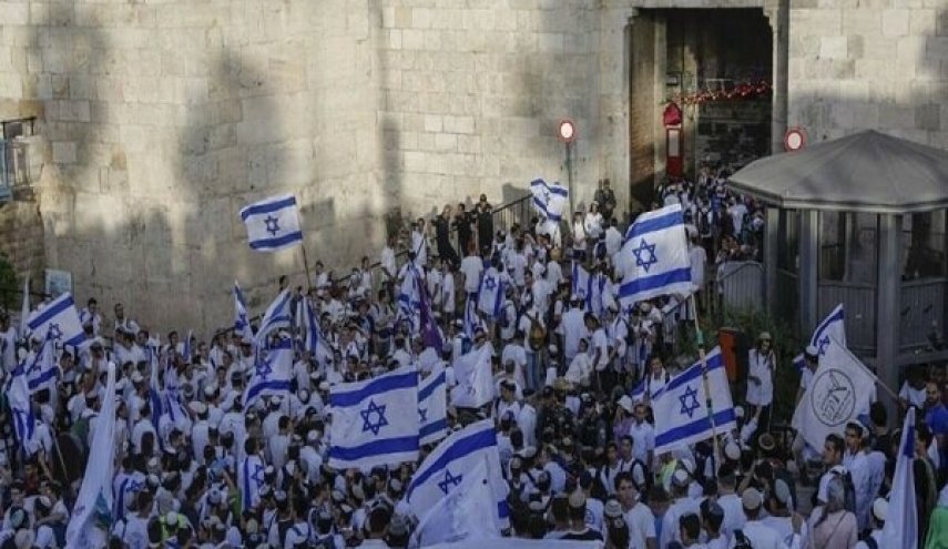 انطلاق 'مسيرة الأعلام' الاستفزازية والفلسطينيون يردون بمسيرات أعلام فلسطينية