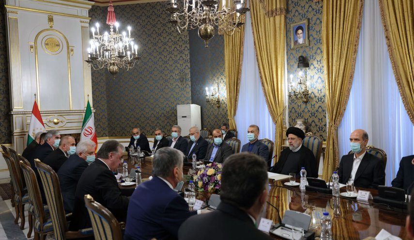رئيسي: اتخذنا خطوات جيدة لتطوير العلاقات مع طاجيكستان
