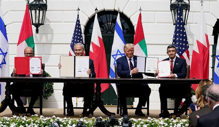 الإمارات والاحتلال يوقعان اتفاقية للتجارة الحرة في دبي