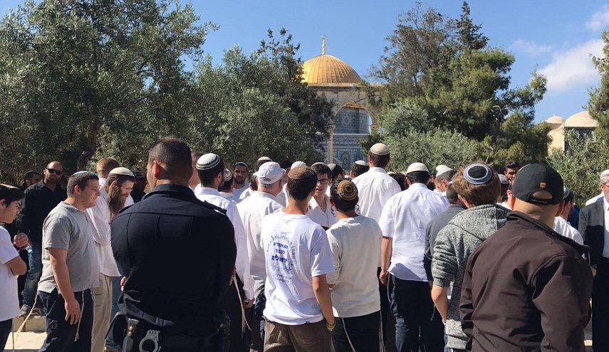 عشرات المستوطنين بينهم المتطرف يهودا غليك يقتحمون المسجد الأقصى