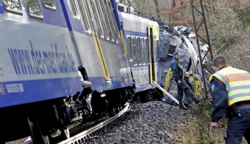 دستکم سه کشته و ده ها زخمی در حادثه قطار در جنوب آلمان