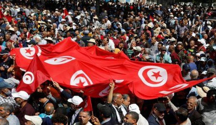 بدء محادثات في تونس حول دستور جديد وسط مقاطعة واسعة واحتجاجات في الشارع