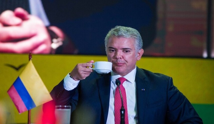 كولومبيا تضع رئيسها تحت الإقامة الجبرية
