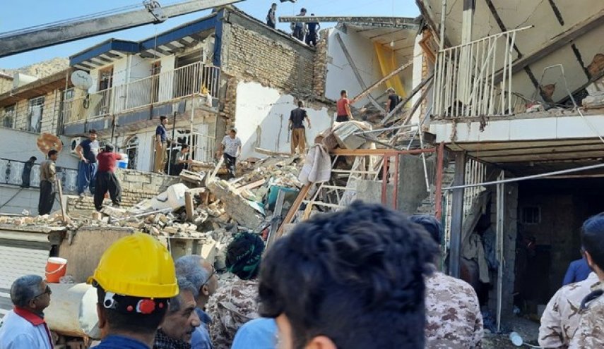 تخریب ساختمان سه طبقه به علت نشت گاز در پاوه/ فعلا ۲ کشته و ۴ نفر زخمی + عکس