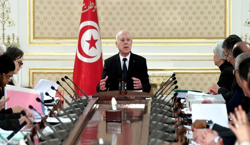 قضاة تونس يلوحون بتمديد الإضراب أسبوعا ثانيا بسبب عزل عشرات منهم