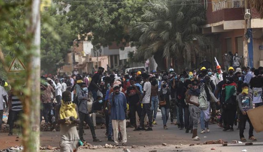الشرطة السودانية تقمع مناهضين للانقلاب حاولوا الوصول للقصر الرئاسي