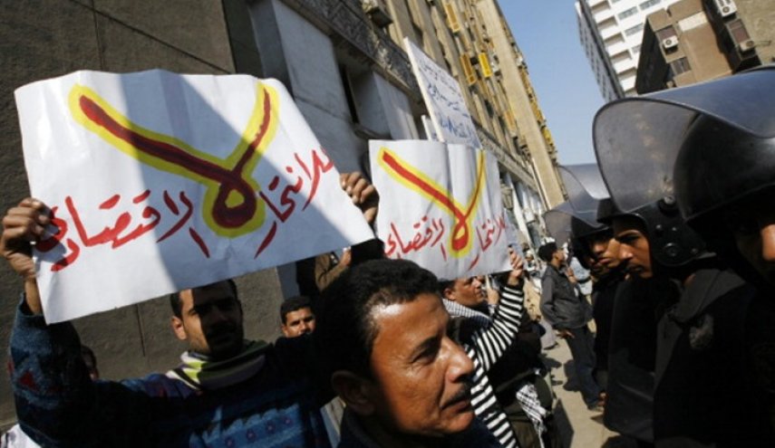 مصر، لا أثر للتطمينات.. الكارثة الاقتصادية تتسارع