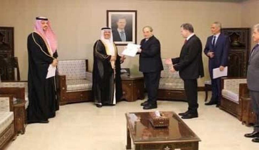 سفير البحرين يقدم نسخة من أوراق اعتماده إلى وزير الخارجية السوري
