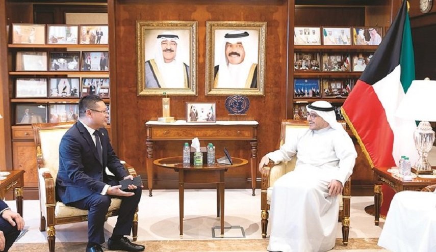 وزير خارجية  الكويت بحث التعاون مع الرئيس التنفيذي لـ'هواوي'