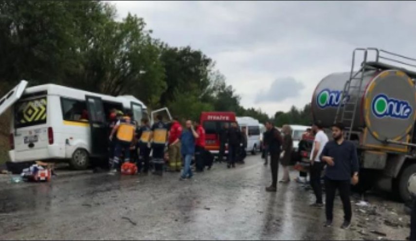 مصرع 8 أشخاص وإصابة 10 آخرين بحادث سير شمال غربي تركيا