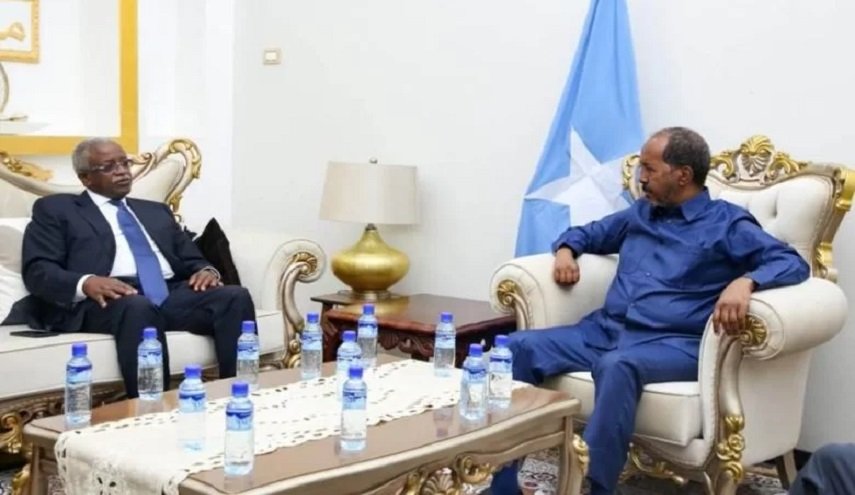 تعزيز التعاون الدفاعي بين 'الصومال وأوغندا'