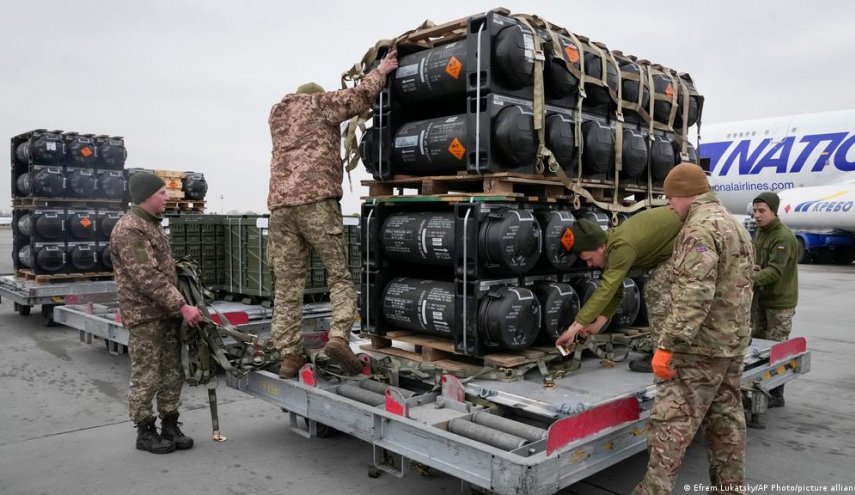 مشاور زلنسکی: افزایش کمک‌های تجهیزات نظامی غرب به اوکراین ضروری است