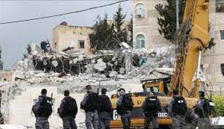 الاحتلال يهدم منزلا في بلدة صور باهر جنوبي القدس