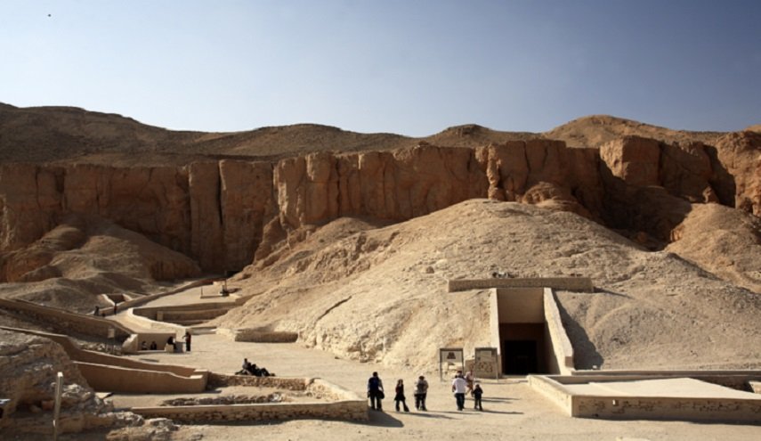 اختراق مصر القديمة بعد اكتشاف 'باب زائف' إلى 'عالم سفلي' داخل مقبرة!