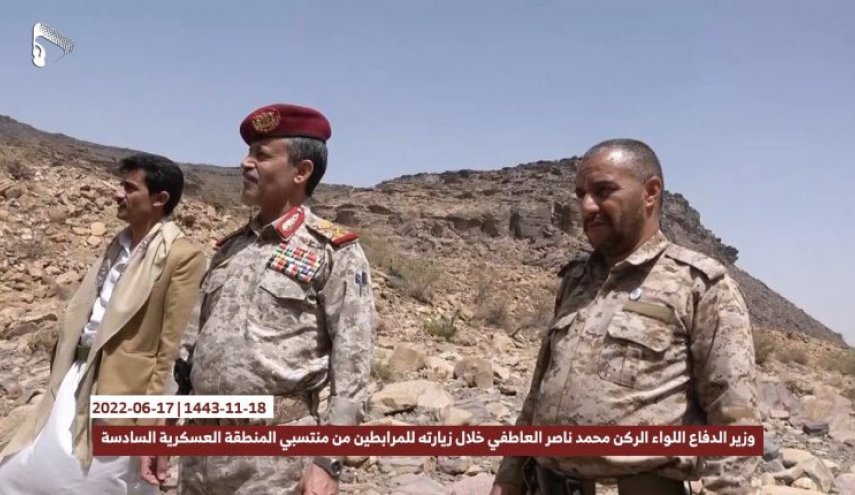 وزير الدفاع اليمني لدول العدوان: نمتلك أسلحة عالية التأثير والتقنية