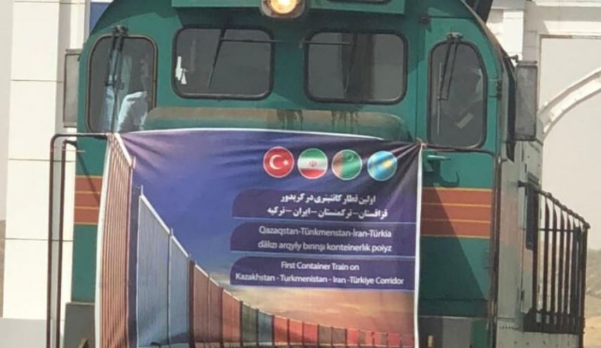 طهران تستقبل اول قطار حاويات الترانزيت الى تركيا