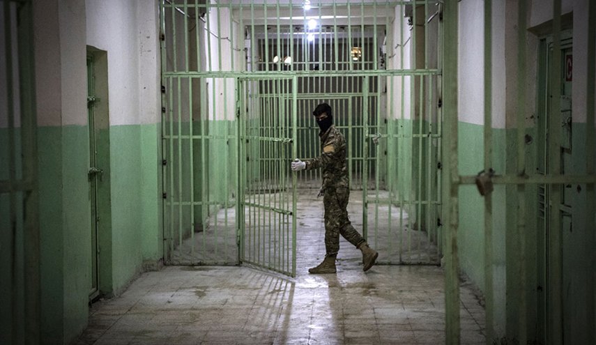 أنباء عن هروب عناصر من 'داعش' من سجن الرقة المركزي