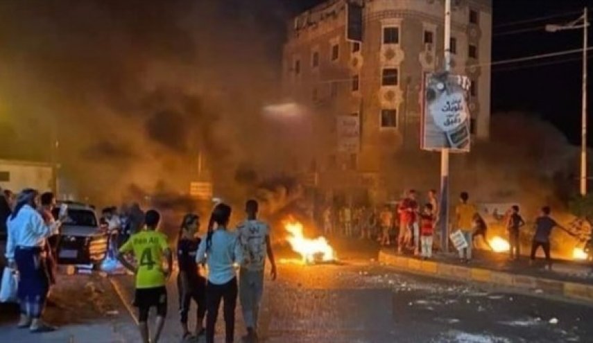 اليمن.. احتجاجات ليلية على ارتفاع أسعار الوقود في عدن + صور
