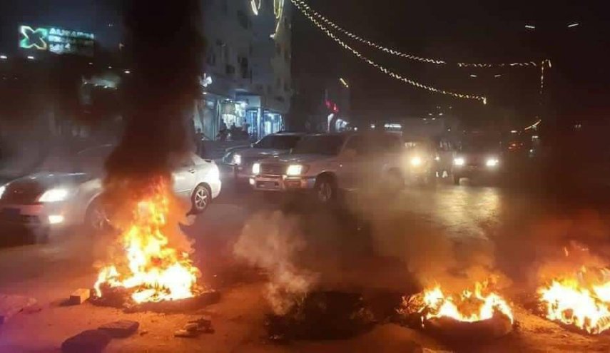 دعوات واسعة للاحتجاجات في عدن.. واستمرار قطع الشوارع الرئيسية