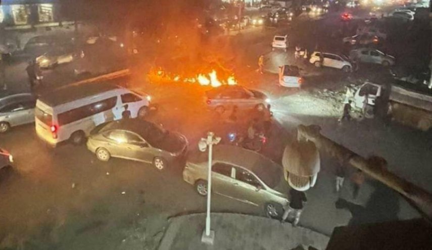 میلیشیا 'الانتقالي' تستخدم الرصاص الحي لتفريق المتظاهرين في عدن

