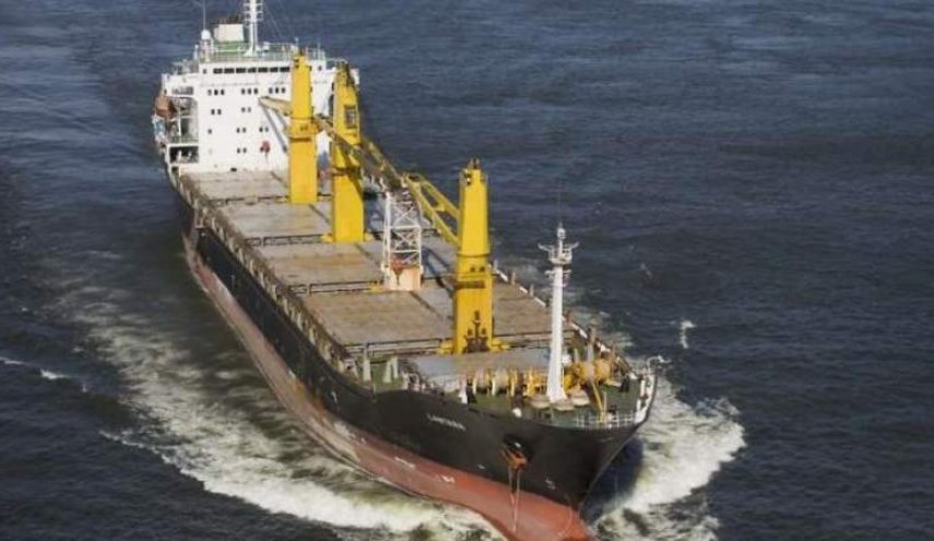 صنعاء: سفينة آتية من الإمارات تغادر شبوة بعد سرقة 400 ألف برميل نفط