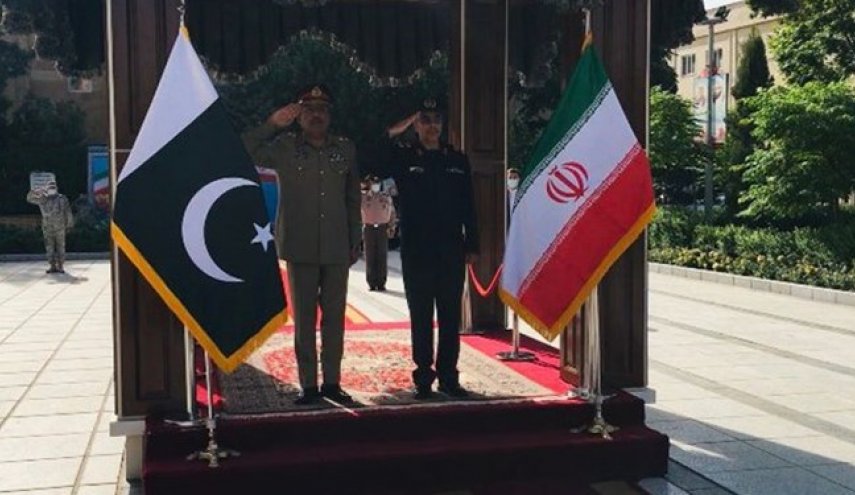 رئيس الاركان الايراني يستقبل نظيره الباكستاني