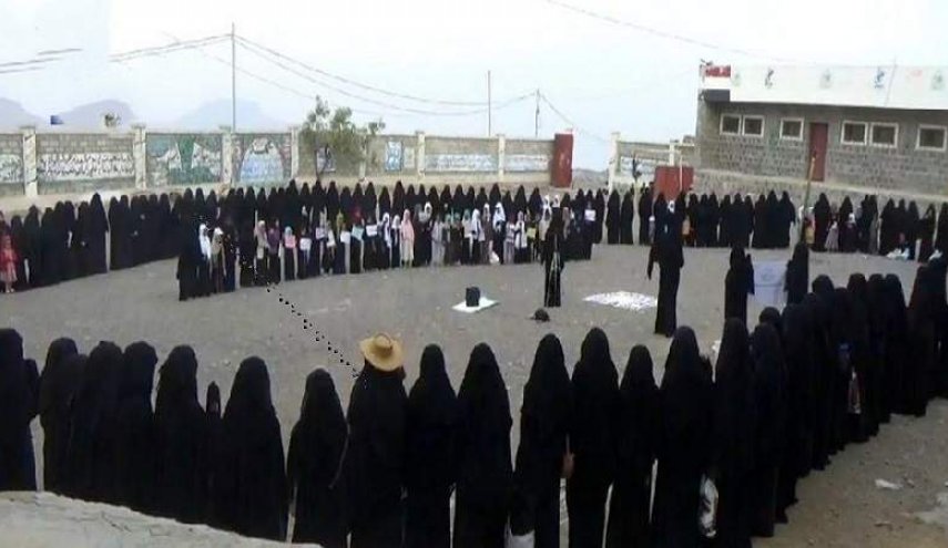 اليمن: وقفة نسائية في حجة تنديدا بجريمة فتيات حيس
