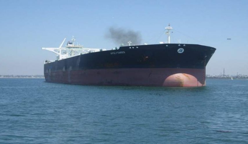 لنگراندازی کشتی غول‌پیکر در بندر یمن برای غارت نفت
