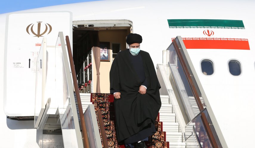  رئيسي يعود الى طهران بعد مشاركته في قمة بحر قزوين
