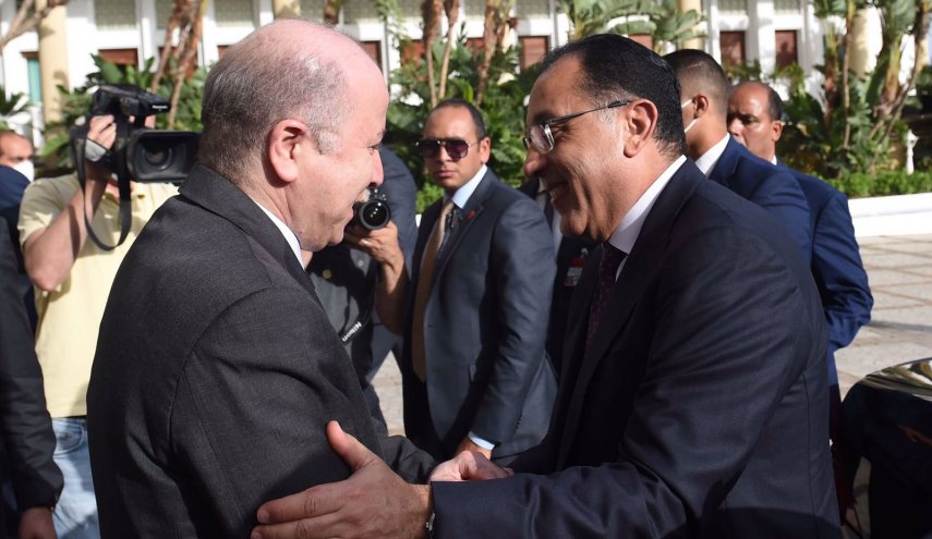مصر والجزائر يبحثان تعزيز العلاقات الثنائية