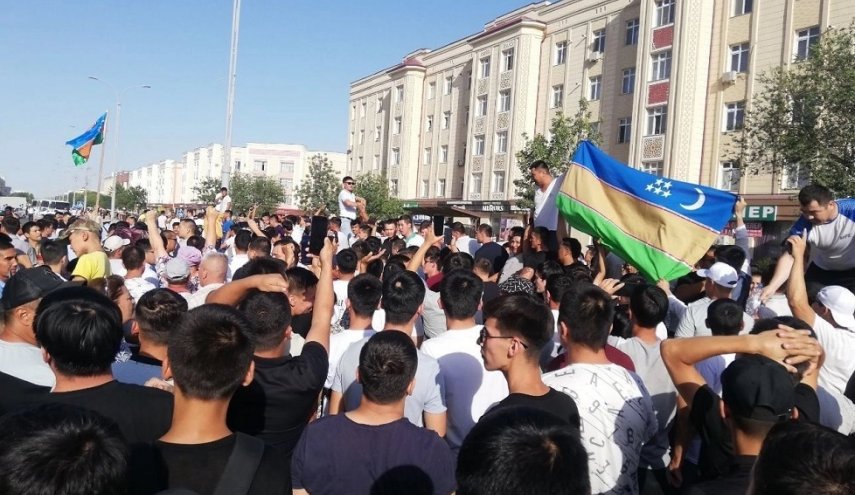 سلطات كاراكالباكستان الأوزبكية: المتظاهرون حاولوا الاستيلاء على السلطة