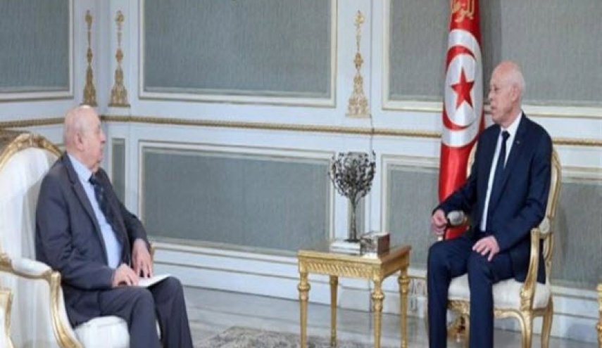 رئیس کمیته قانون اساسی تونس: سند ارائه شده با قانون تدوین شده تفاوت دارد