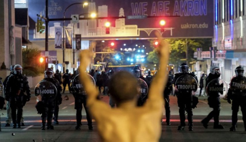 بازگشت اعتراضات به خیابان‌های آمریکا؛ پلیس گاز اشک‌آور شلیک کرد + فیلم