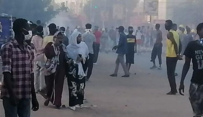 پنجمین روز اعتراضات در سودان/ شورای نظامی سودان از روند مذاکرات تحت نظارت سازمان ملل خارج شد