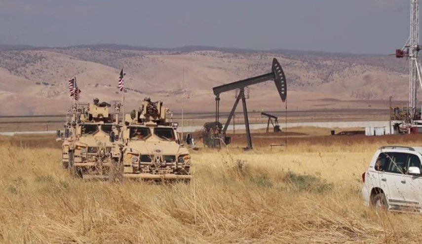 امريكا تسرق دفعة جديدة من النفط السوري وتنقلها الى العراق