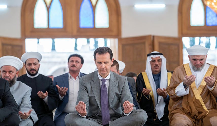 الرئيس الأسد يؤدي صلاة عيد الأضحى المبارك في حلب (صور)