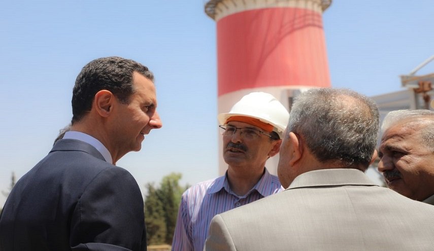 الرئيس السوري يكرم العاملين في محطة ضخ ’تل حاصل’ بحلب