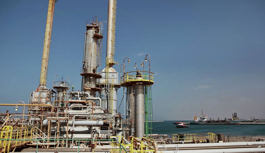 الحكومة الليبية تعين رئيسا جديدا لمؤسسة النفط وواشنطن قلقة