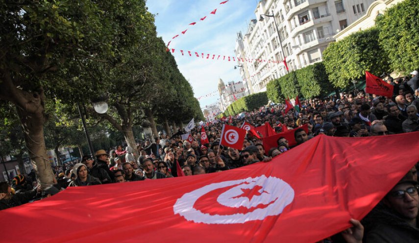 تونس.. فرض منع سفر على وزير ومسؤولين سابقين على خلفية شبهات فساد