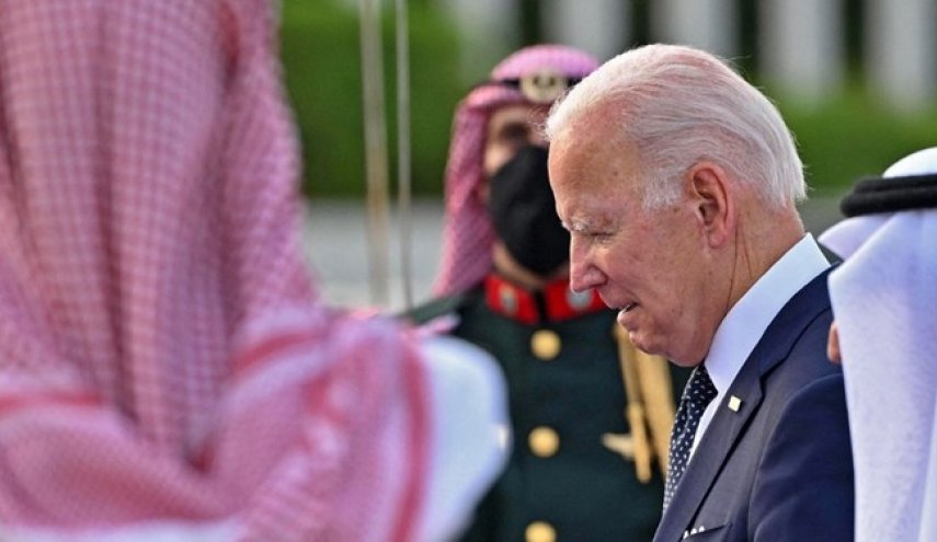 سناتور آمریکایی: بایدن به سعودی‌ها کُرنِش می‌کند