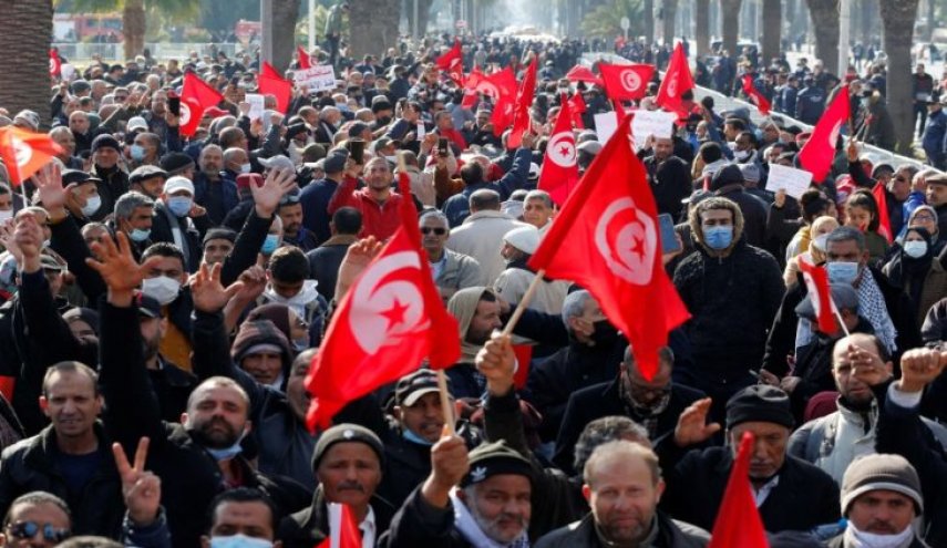 تونس.. أزمة القضاة تزداد تعقيداً وتواصل الإضراب عن الطعام