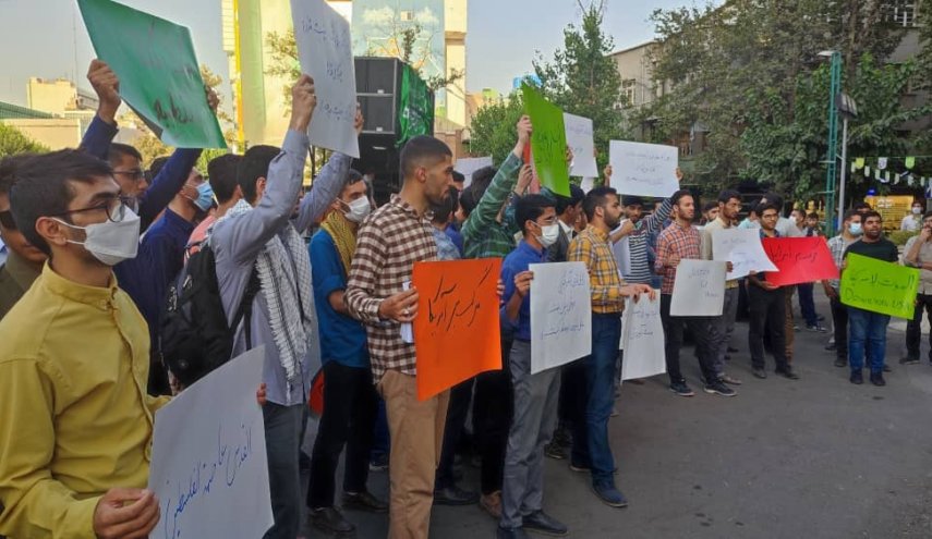 تجمع طلابي في طهران تنديدا بزيارة بايدن للمنطقة 