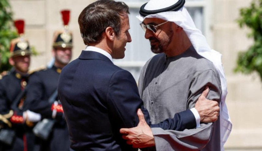 الرئيس الإماراتي يصل إلى فرنسا في أول زيارته الخارجية