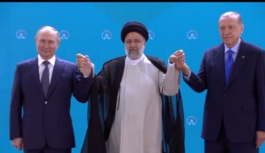 خبراء روس يوضحون أهمية القمة الثلاثية في طهران