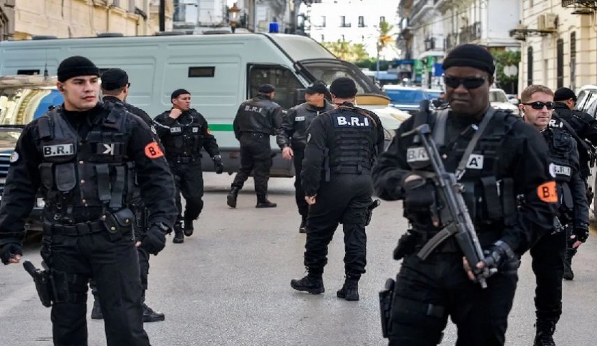 الأمن الجزائري يلقي القبض على المدير السابق للمخابرات التونسية بقضية 