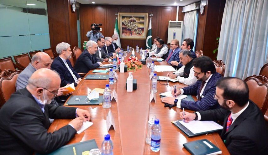 مشاورات 'إيرانية - باكستانية' حول العلاقات الثنائية وآخر التطورات الإقليمية